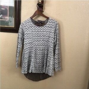 NEW areve bow tie long sleeve top Size Medium